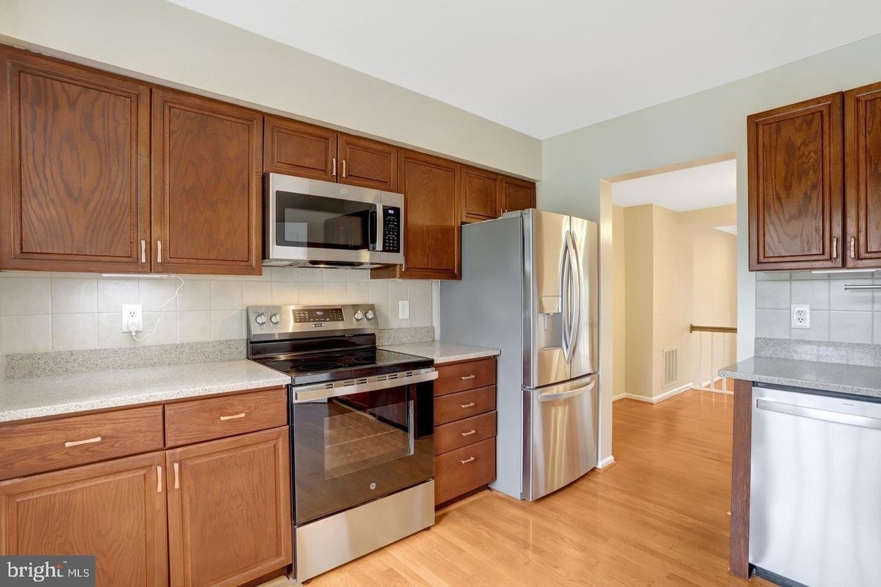 6519 Kemper Lakes Ct - Photo 2 of 50