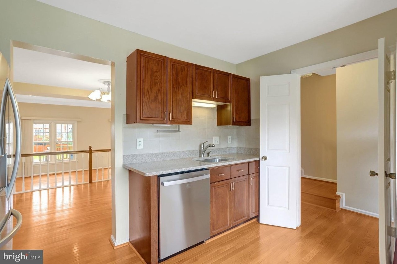 6519 Kemper Lakes Ct - Photo 3 of 50
