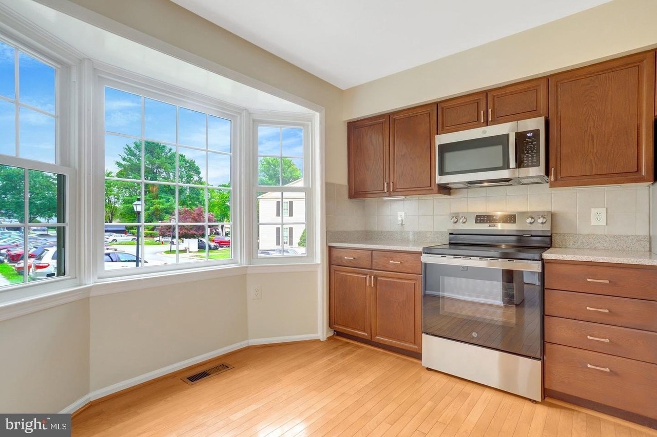 6519 Kemper Lakes Ct - Photo 4 of 50