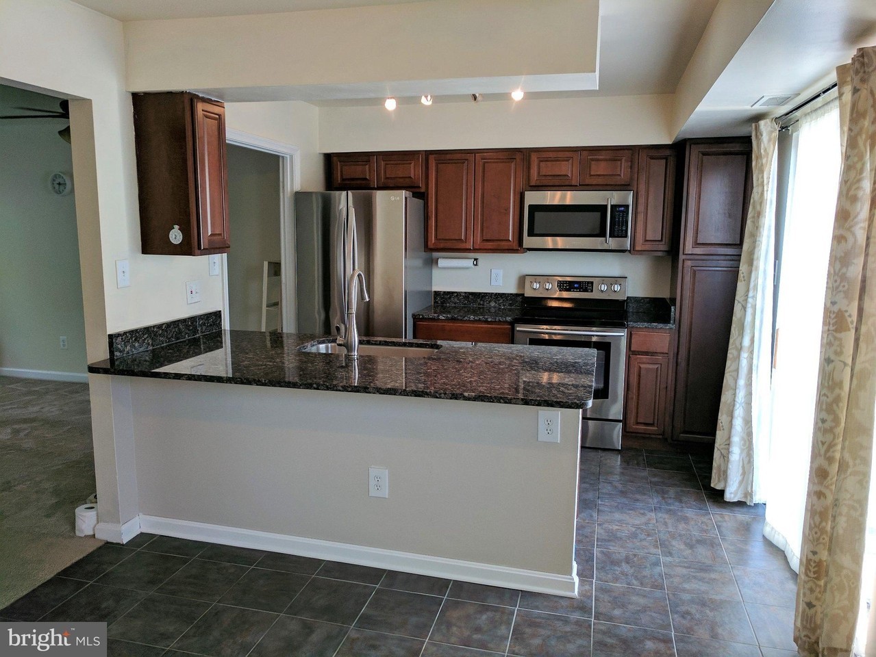 73 Sudbury Sq - Photo 3 of 12