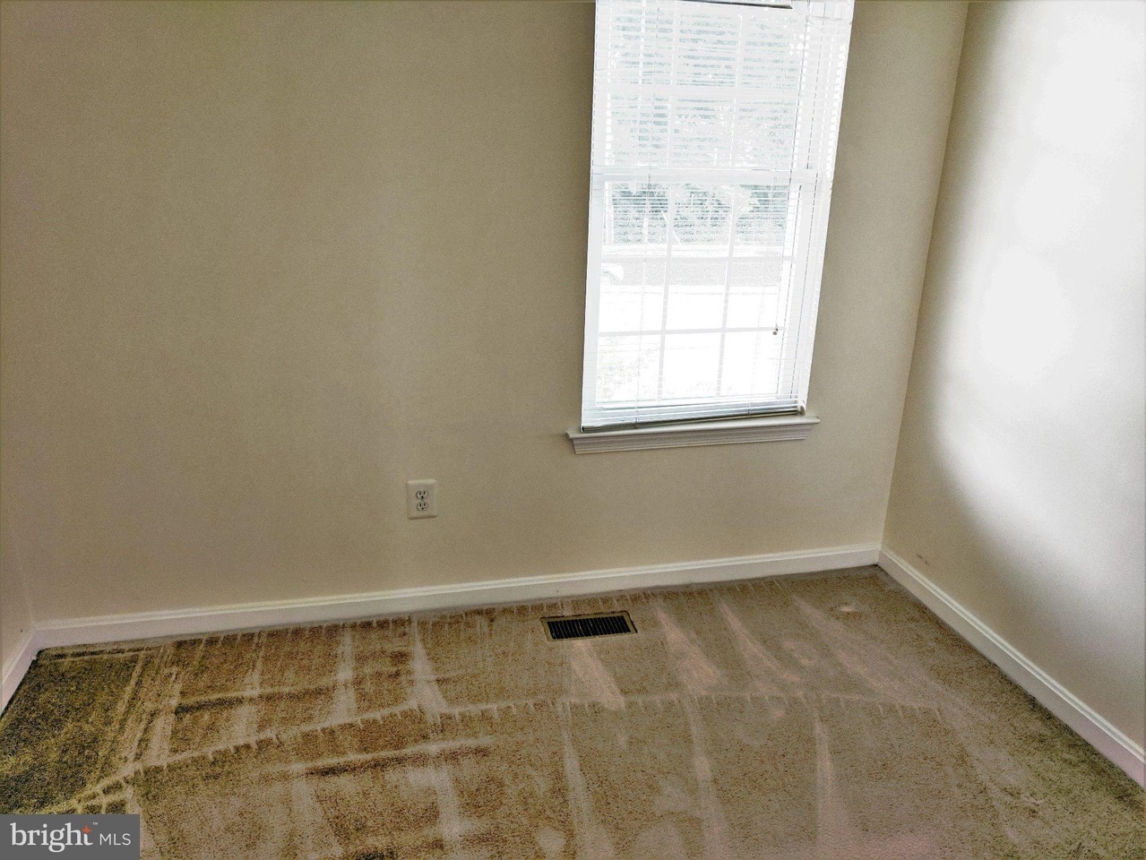 73 Sudbury Sq - Photo 5 of 12
