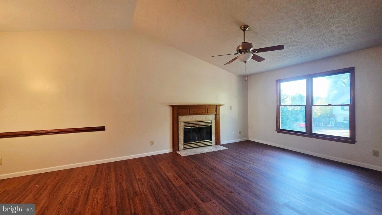 5801 Danielle Dr - Photo 3 of 19