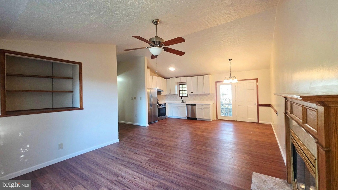 5801 Danielle Dr - Photo 4 of 19