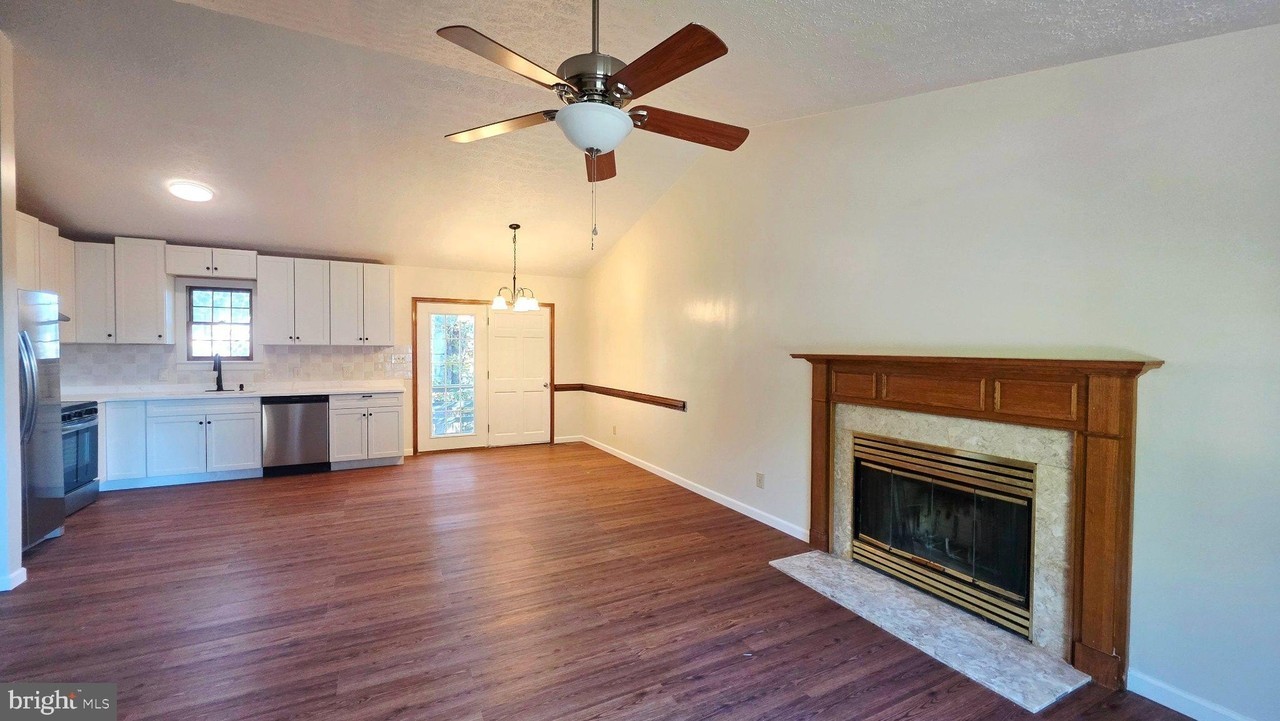 5801 Danielle Dr - Photo 5 of 19