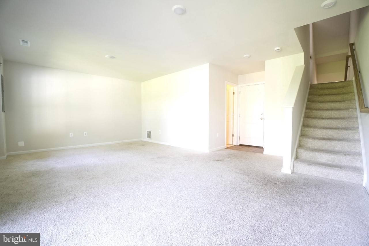4115 Bolton Ct - Photo 4 of 6