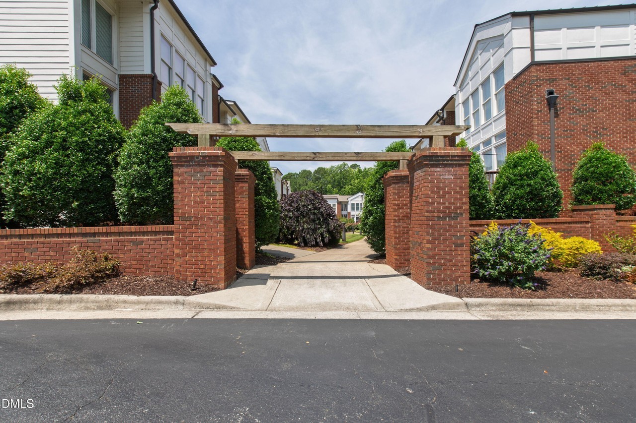 803 The Village Cir - Photo 2 of 38