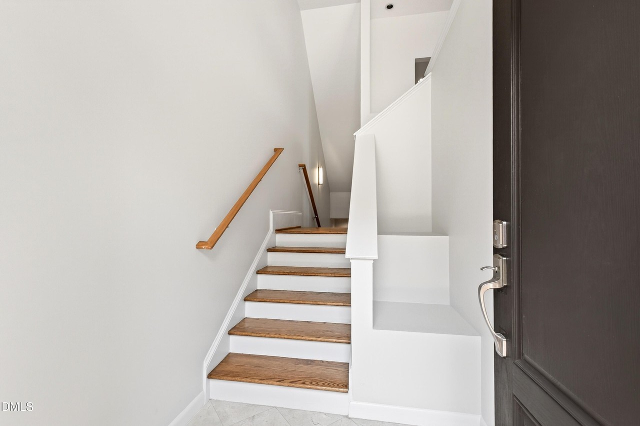 803 The Village Cir - Photo 4 of 38