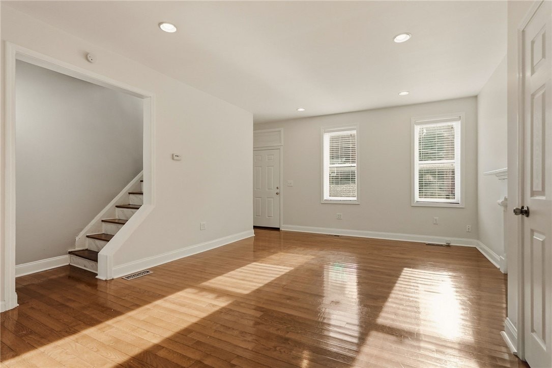 242 Urbana Way - Photo 4 of 19