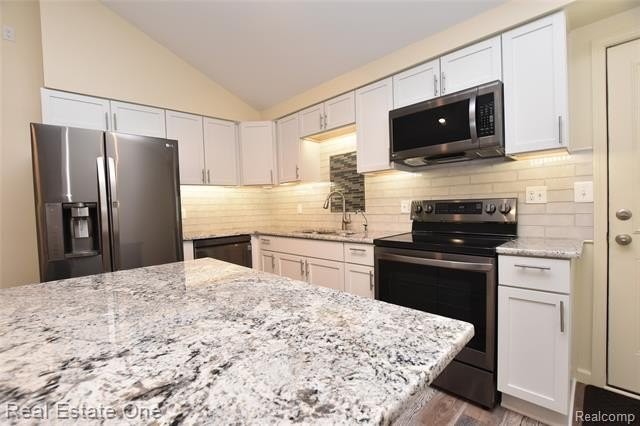 3891 Lawley Ave - Photo 3 of 26