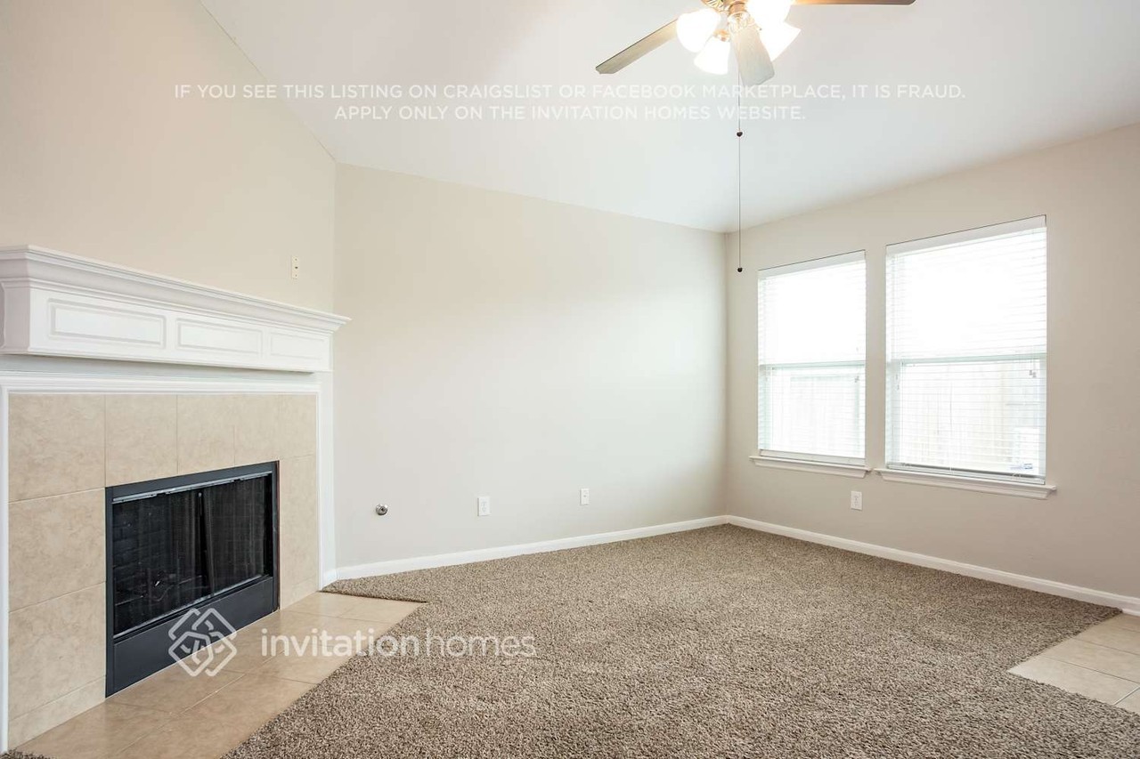 2039 Diamond Crest Dr - Photo 3 of 15