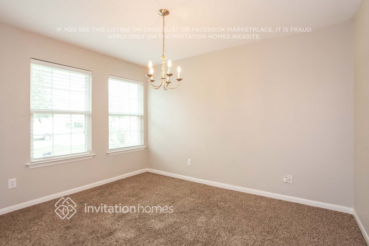 2039 Diamond Crest Dr - Photo 4 of 15