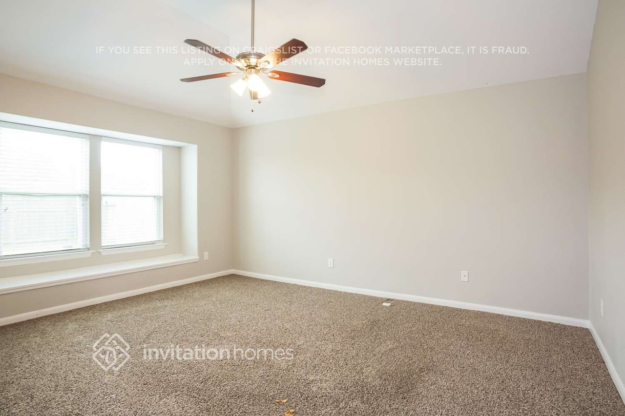 2039 Diamond Crest Dr - Photo 7 of 15