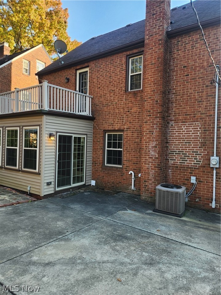 16713 Lomond Blvd - Photo 3 of 23