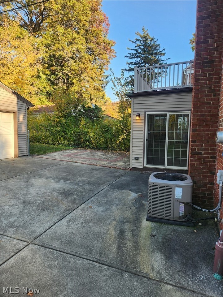 16713 Lomond Blvd - Photo 4 of 23