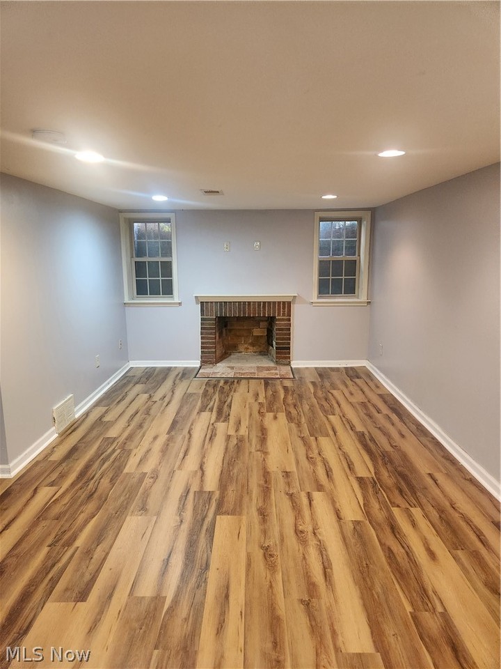 16713 Lomond Blvd - Photo 7 of 23
