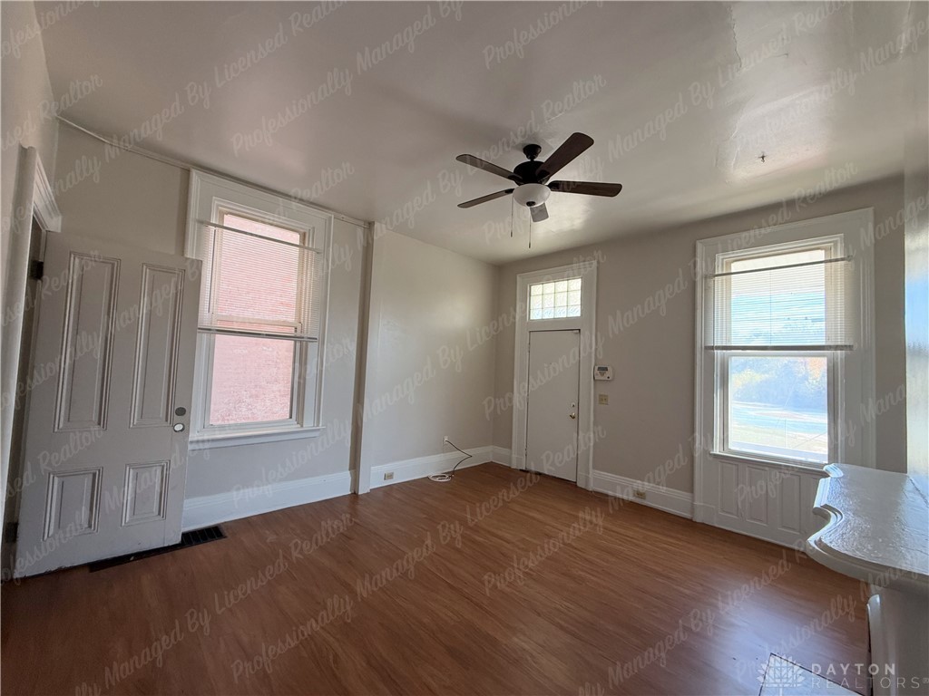 2427 Vine St - Photo 4 of 30