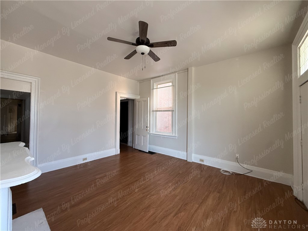 2427 Vine St - Photo 5 of 30