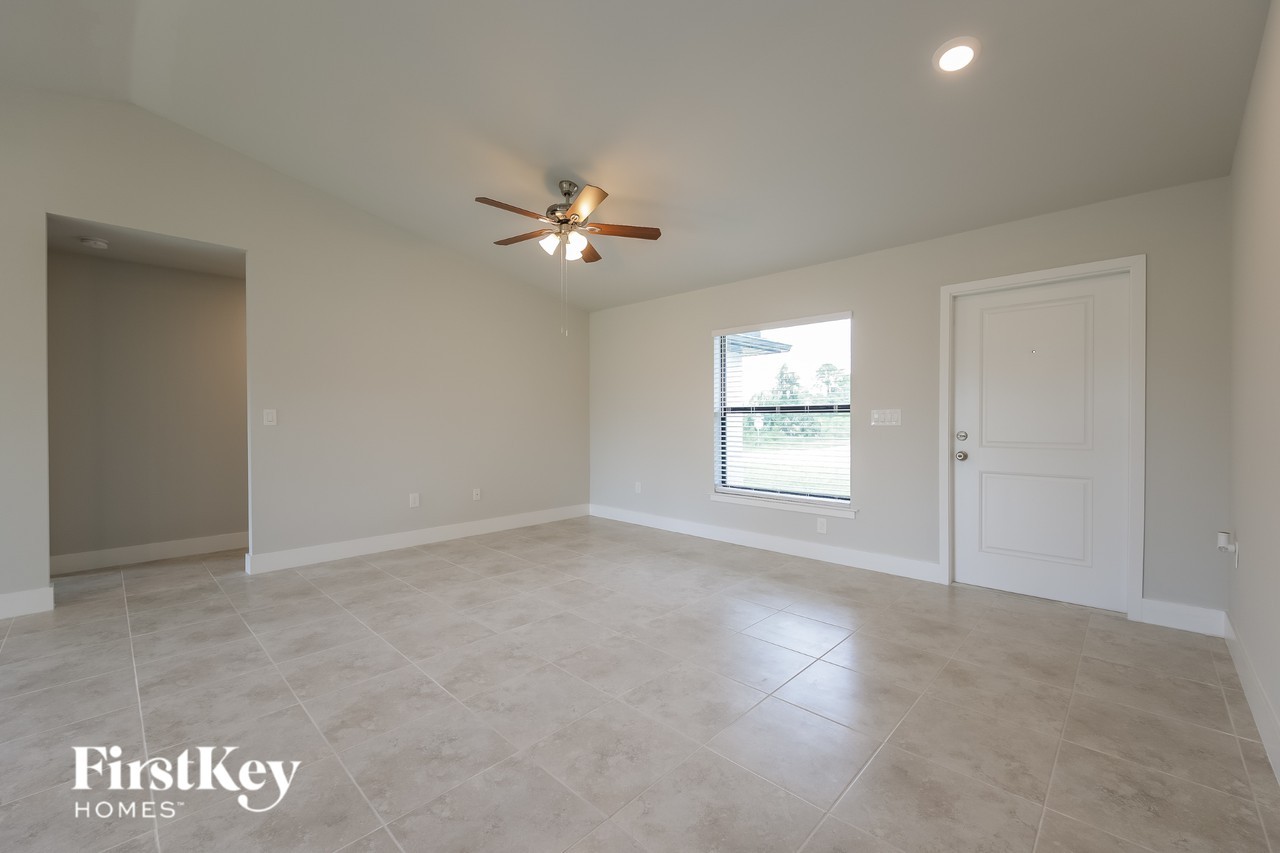 3203 32nd St Sw - Photo 3 of 15