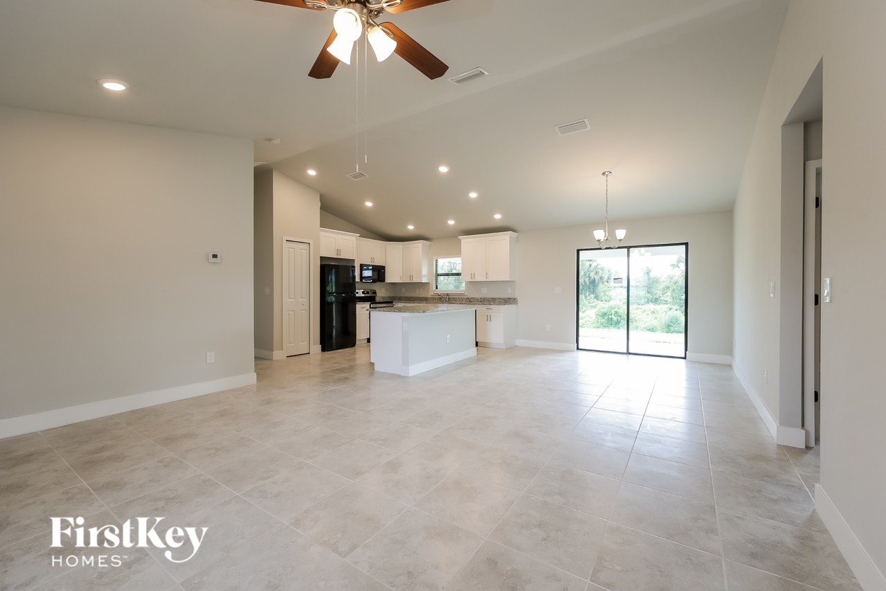 3203 32nd St Sw - Photo 4 of 15