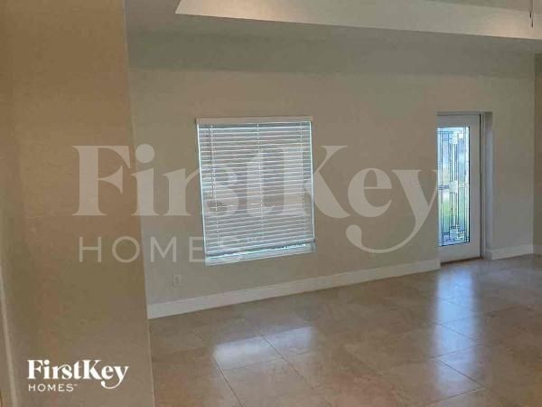 1729 Nw 11th Pl - Photo 3 of 10
