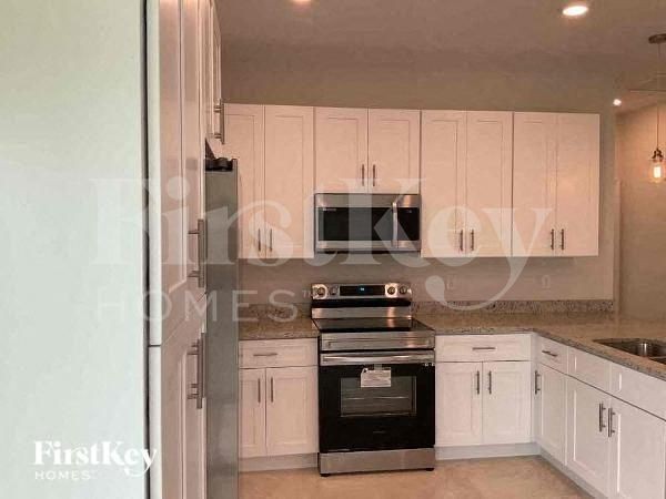1729 Nw 11th Pl - Photo 6 of 10
