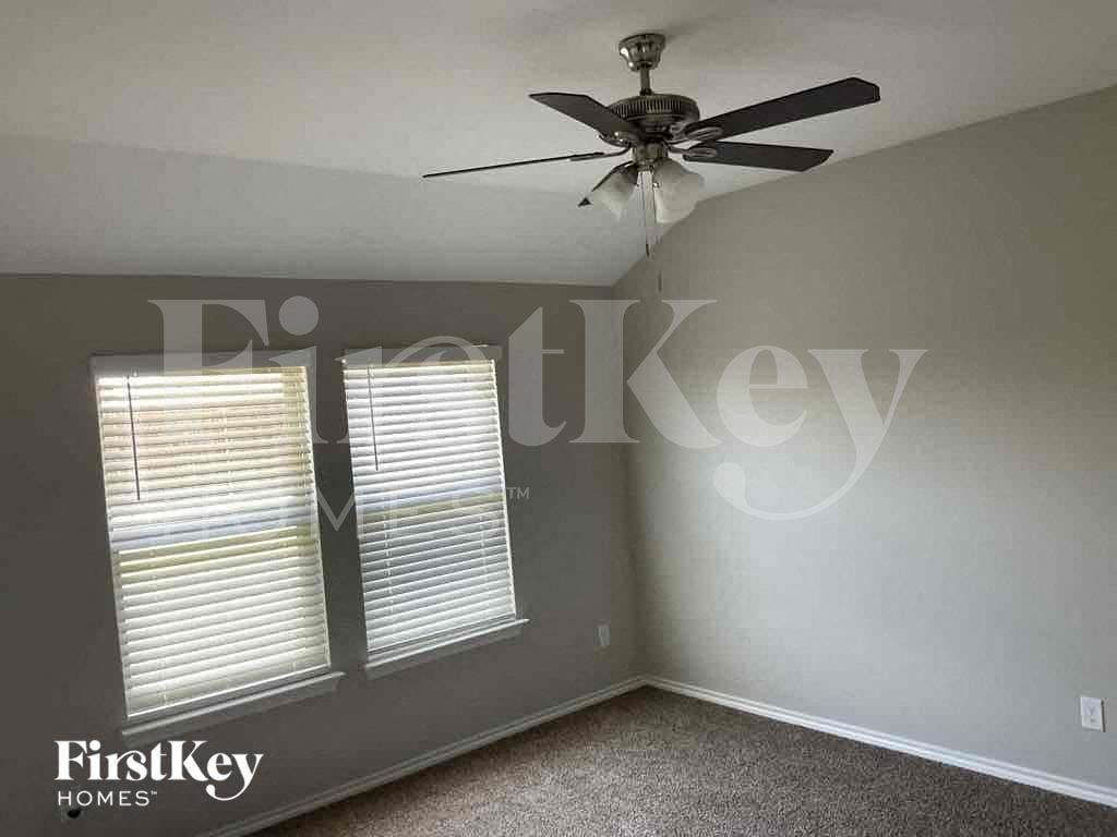 1816 Tulipwood Dr - Photo 4 of 9