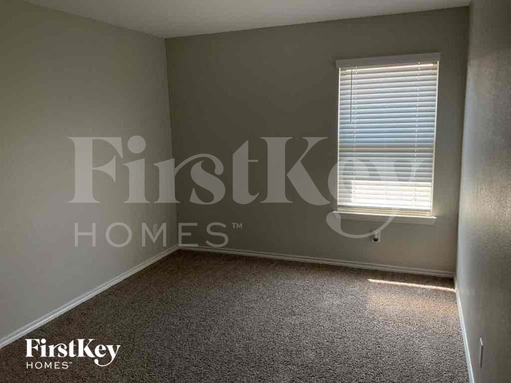 1816 Tulipwood Dr - Photo 5 of 9