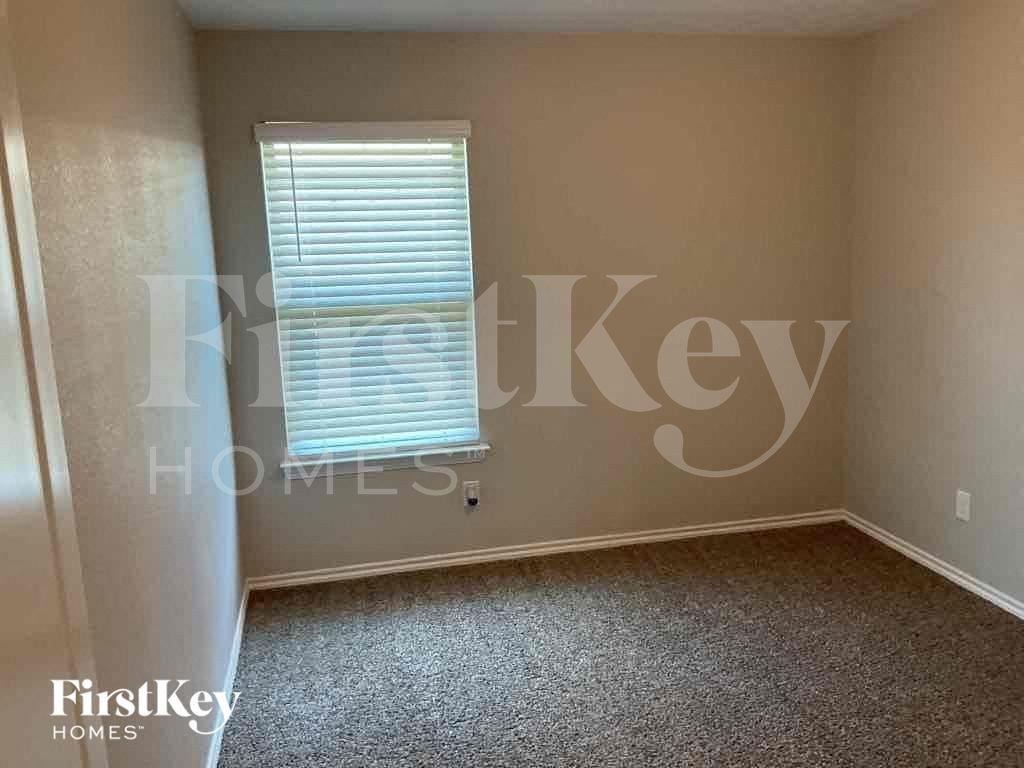 1816 Tulipwood Dr - Photo 6 of 9