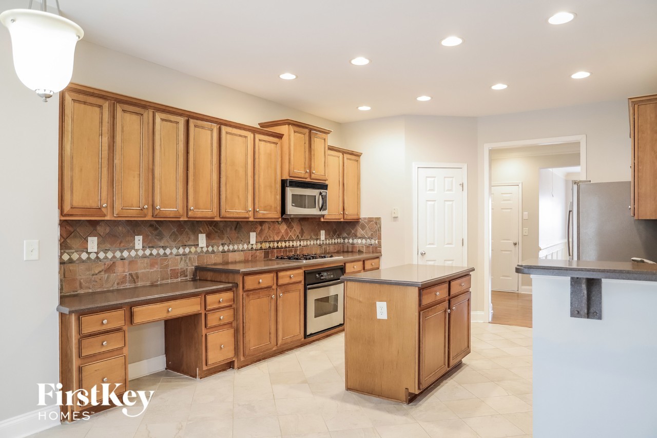 842 Bishops Run Ln - Photo 5 of 15