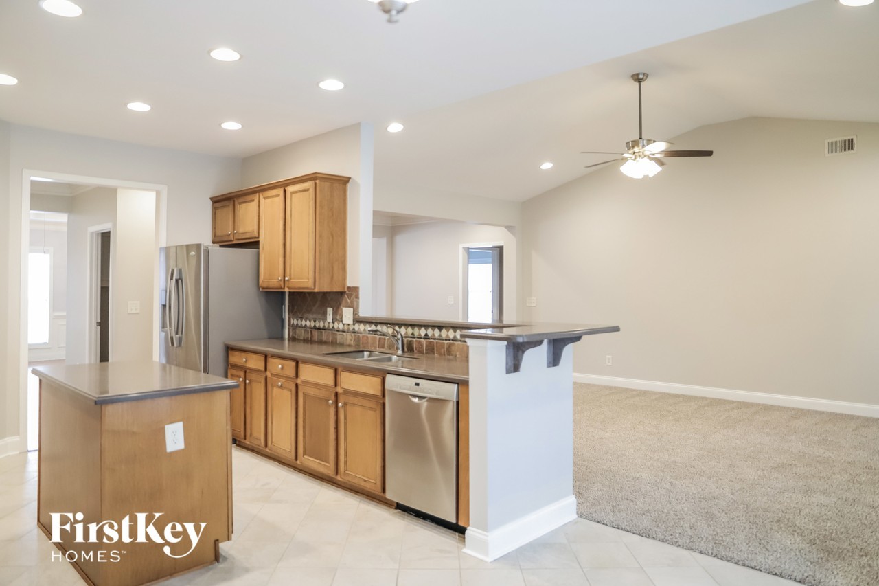 842 Bishops Run Ln - Photo 6 of 15