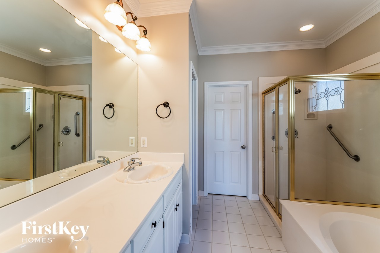 5711 Chetham Hl - Photo 7 of 15
