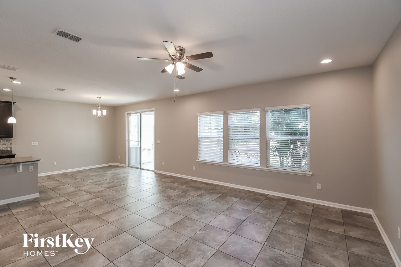 4550 Plantation Oaks Blvd - Photo 3 of 15