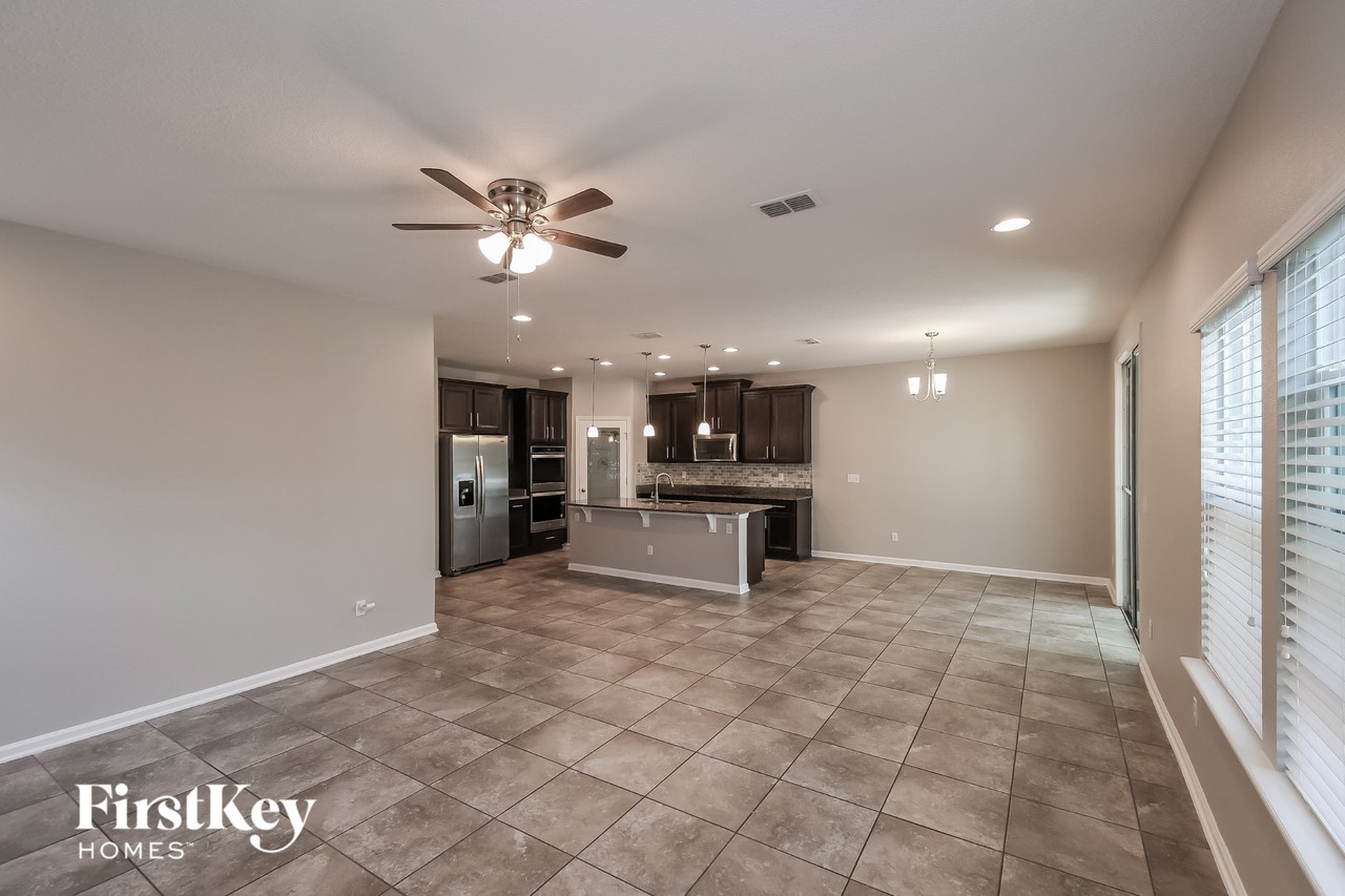 4550 Plantation Oaks Blvd - Photo 4 of 15
