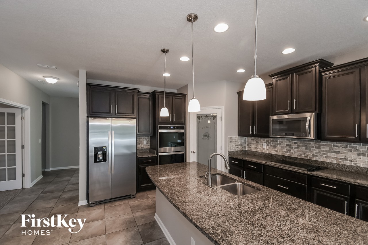 4550 Plantation Oaks Blvd - Photo 5 of 15
