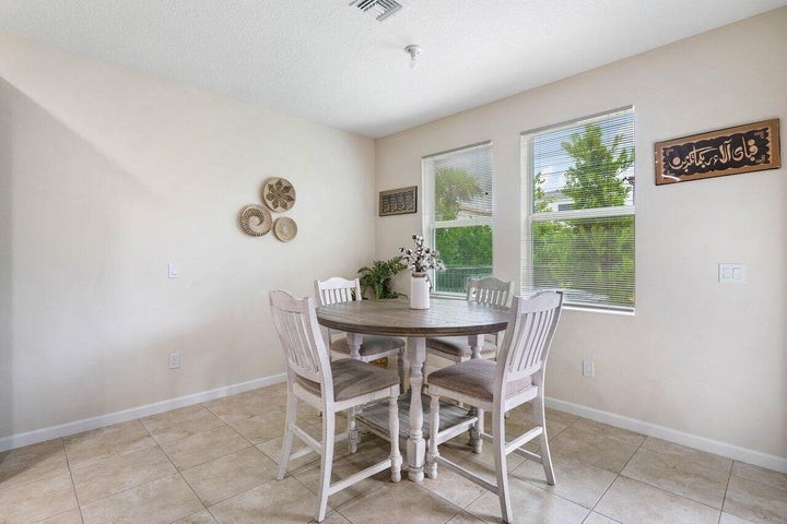 16310 Oakview Drive - Photo 4 of 7