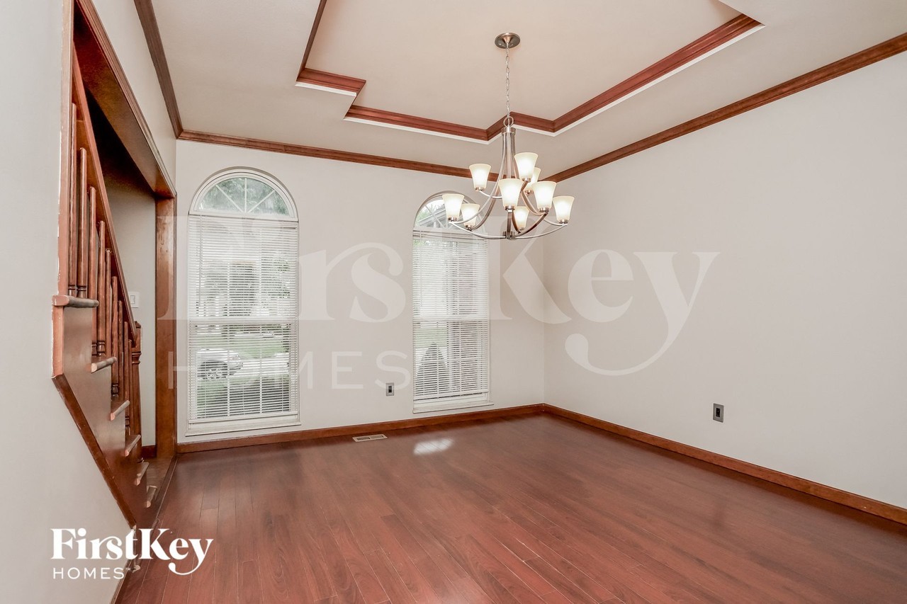 1 Schoolhouse Ct - Photo 4 of 15
