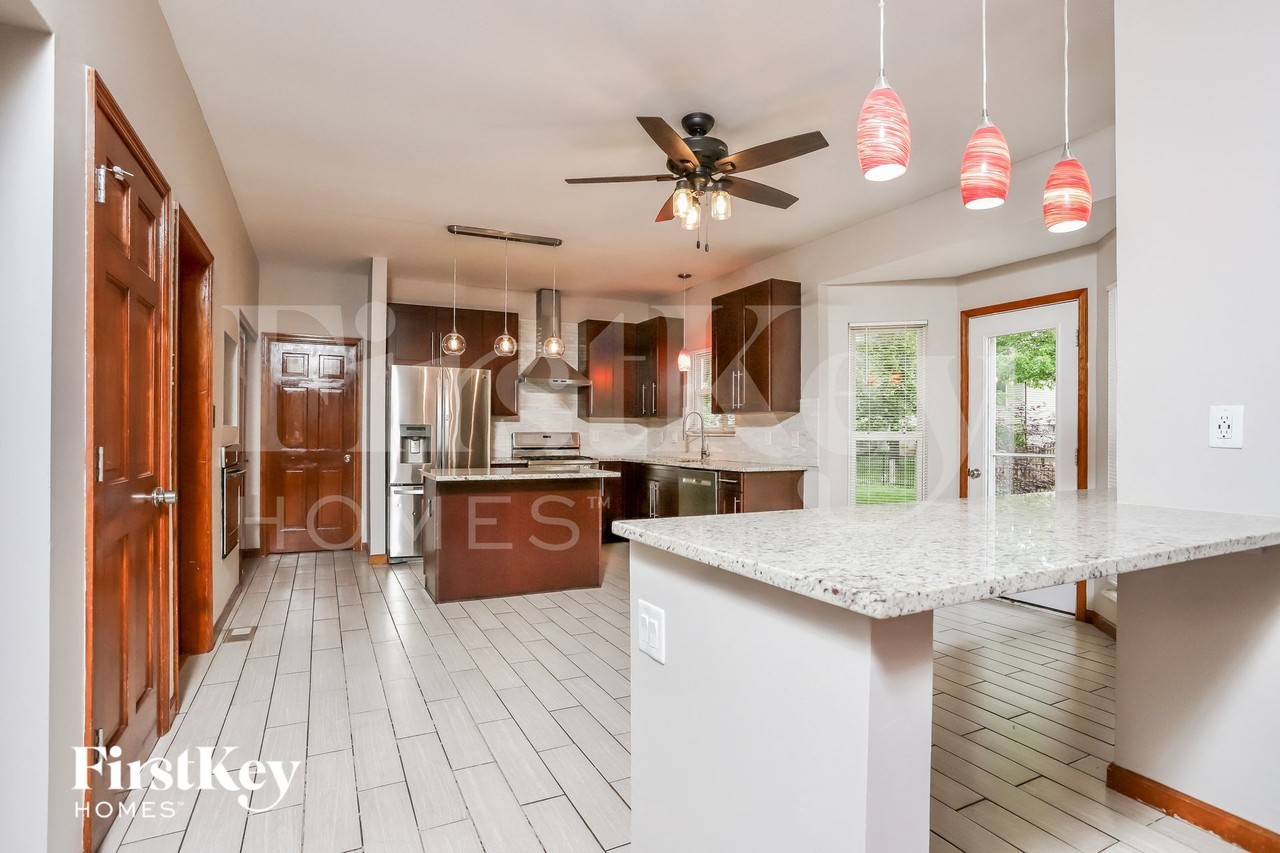 1 Schoolhouse Ct - Photo 5 of 15