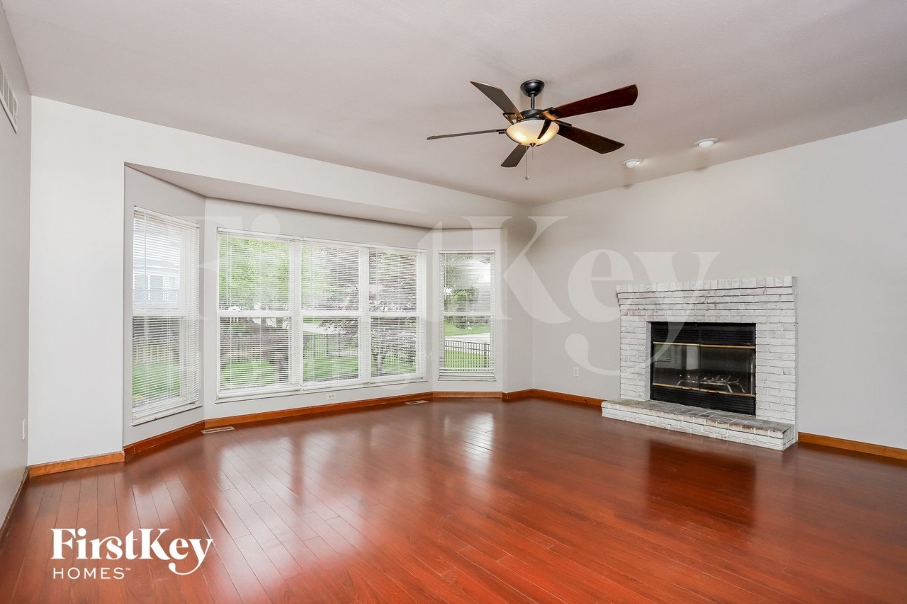 1 Schoolhouse Ct - Photo 7 of 15