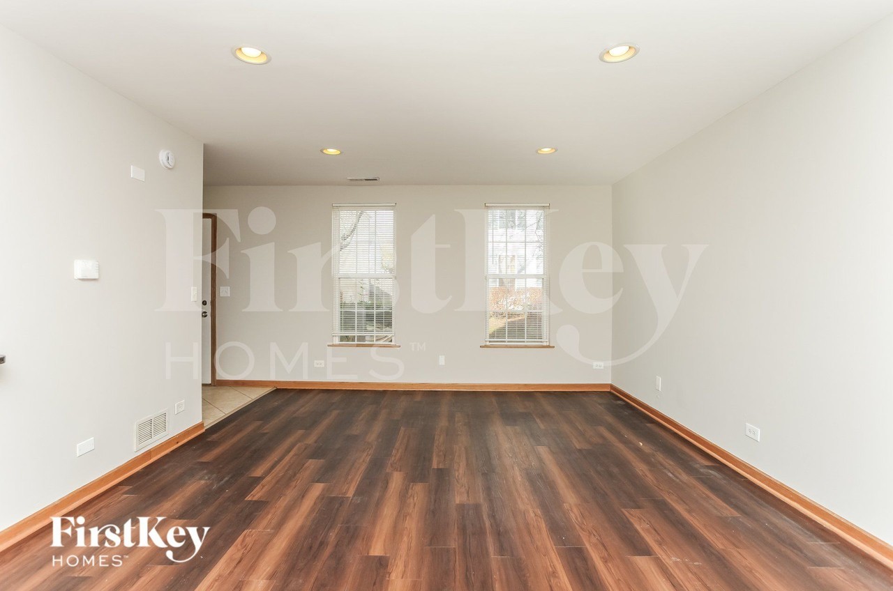 932 Symphony Dr - Photo 3 of 18