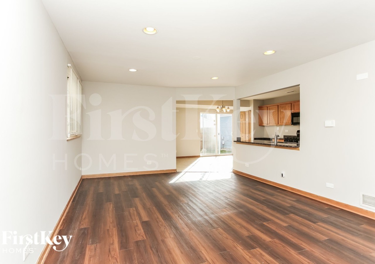 932 Symphony Dr - Photo 5 of 18