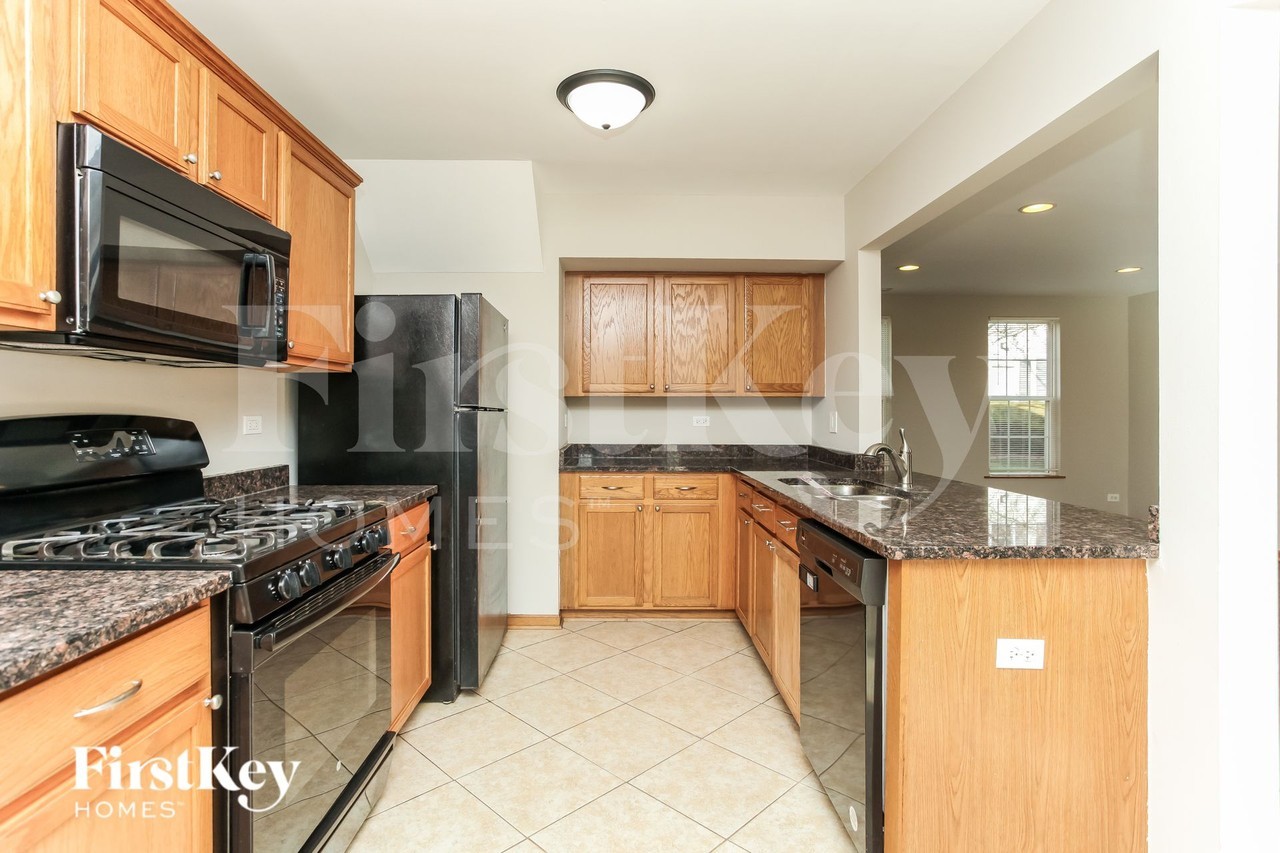 932 Symphony Dr - Photo 7 of 18