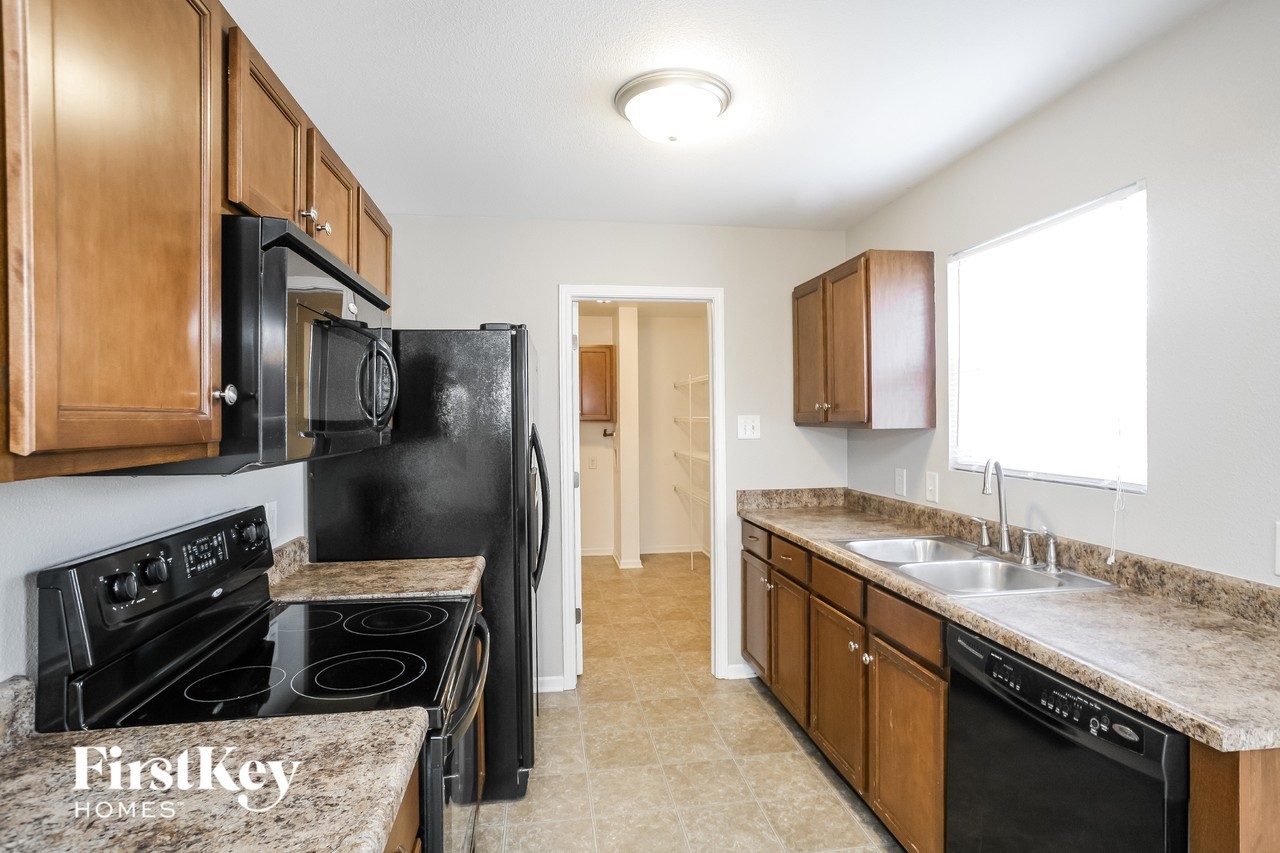 8105 States Bend Dr - Photo 4 of 15