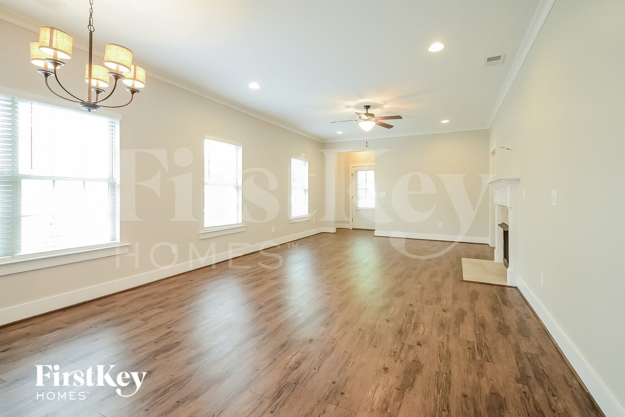 5469 Park Side Rd - Photo 4 of 15