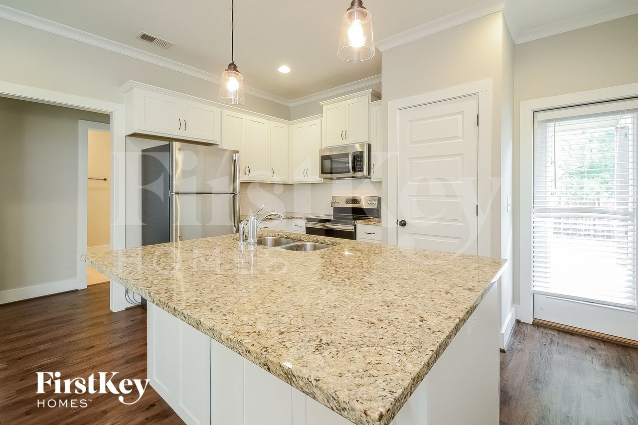 5469 Park Side Rd - Photo 6 of 15