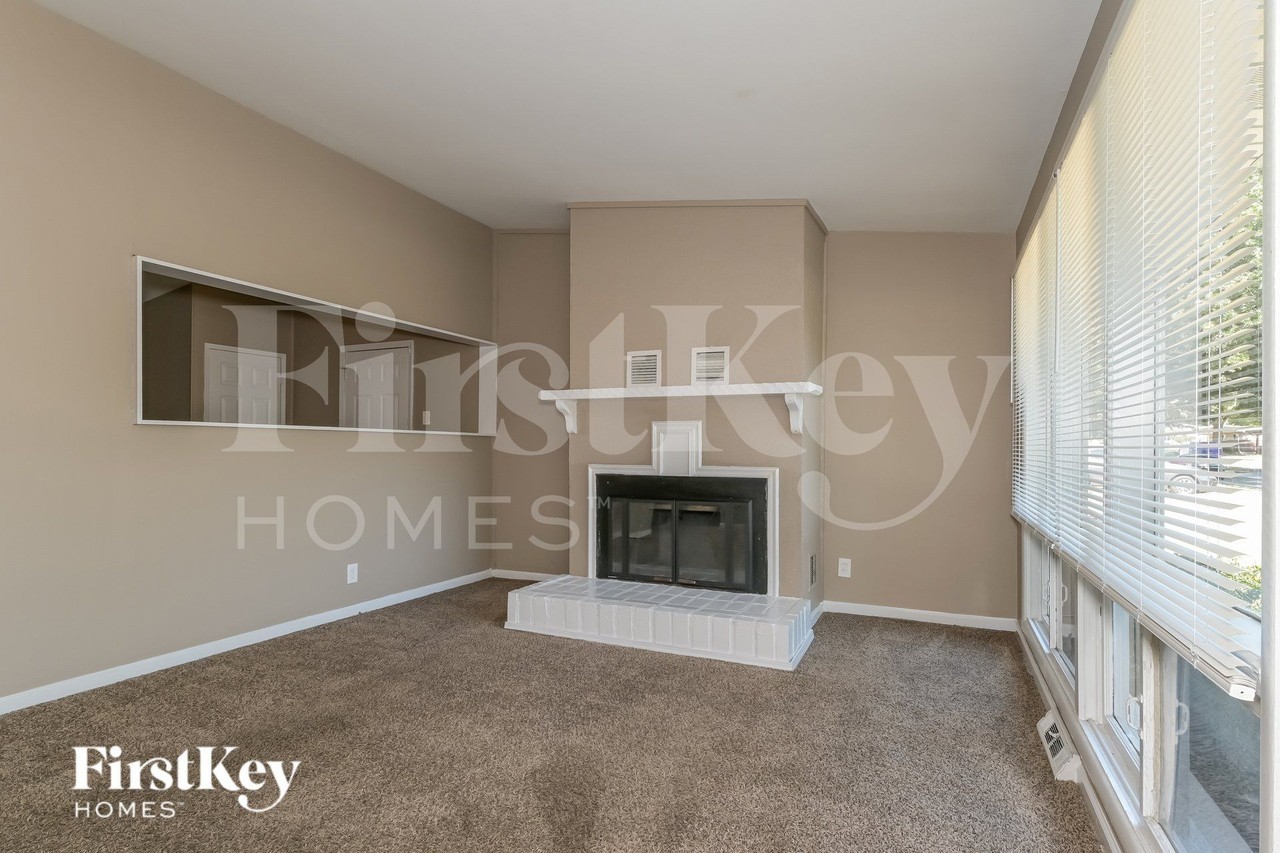 335 Saint Edward Ln - Photo 3 of 16