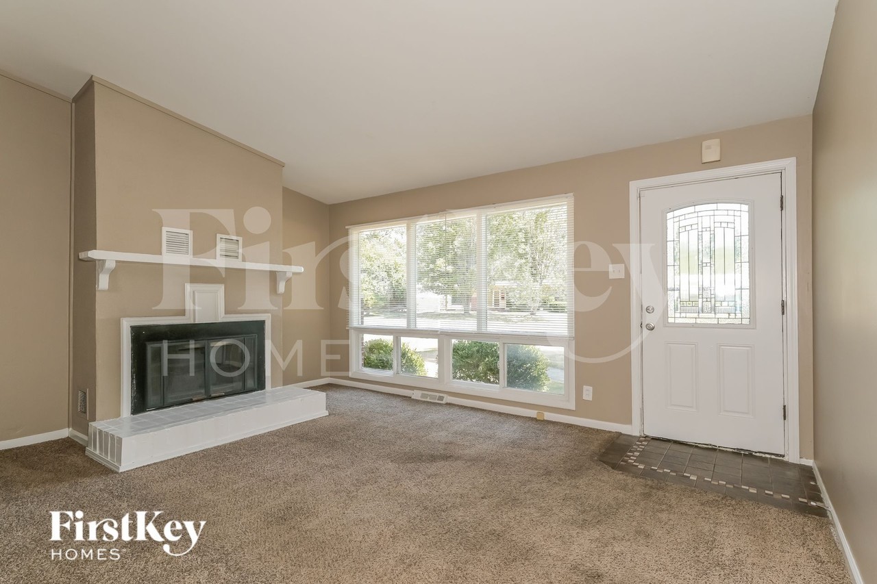 335 Saint Edward Ln - Photo 4 of 16