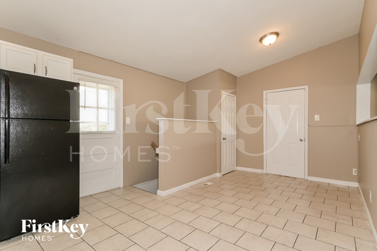 335 Saint Edward Ln - Photo 5 of 16