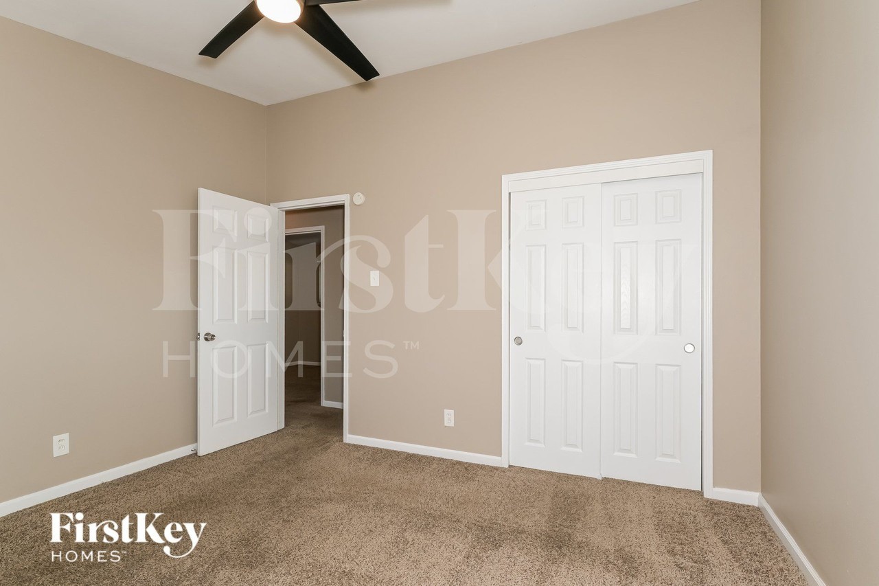 335 Saint Edward Ln - Photo 7 of 16