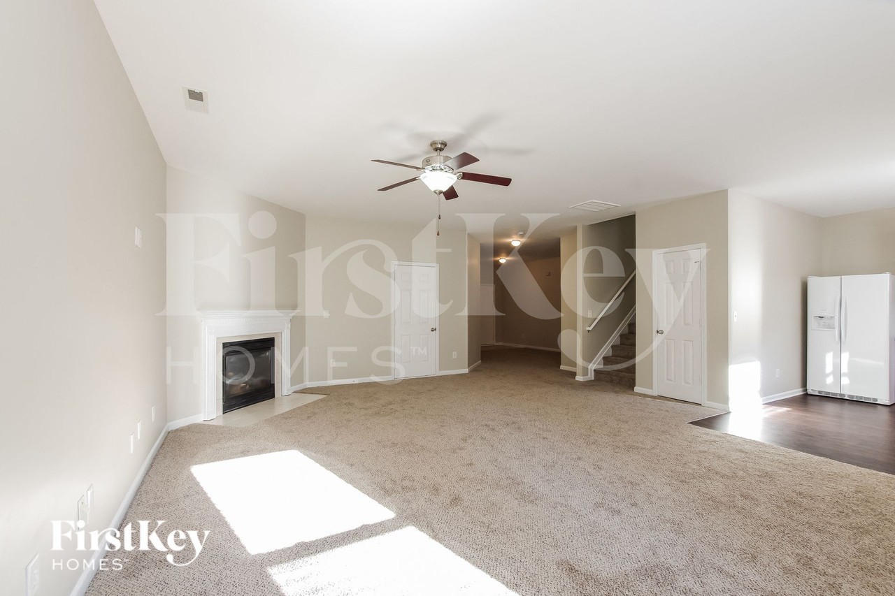 15607 Lakepoint Forest Dr - Photo 3 of 15