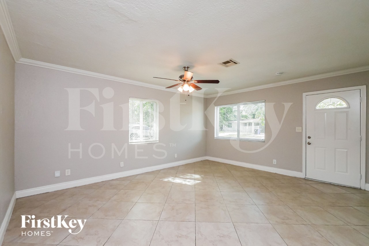 1128 Nw 7th Ter - Photo 2 of 19